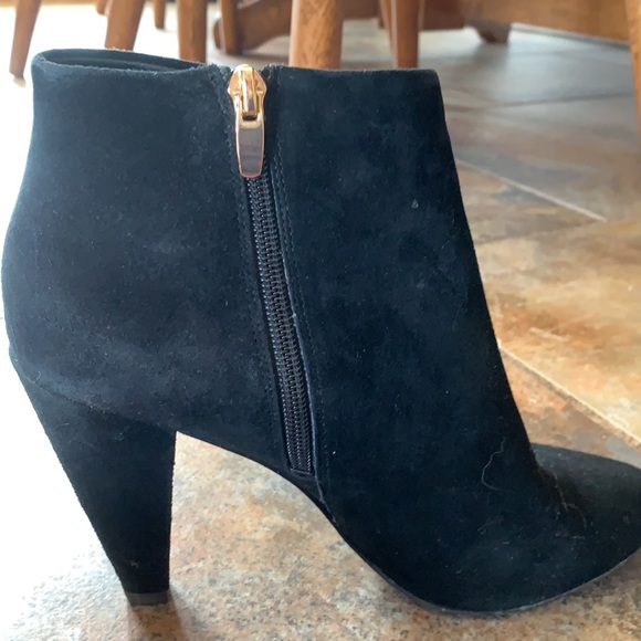 Black ankle booties. Gently worn - Picture 6 of 9